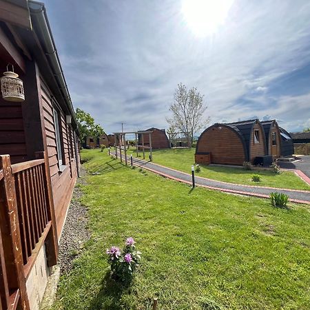Hedgehog Glamping Pod School House Farm Hotel Leighton  Екстериор снимка