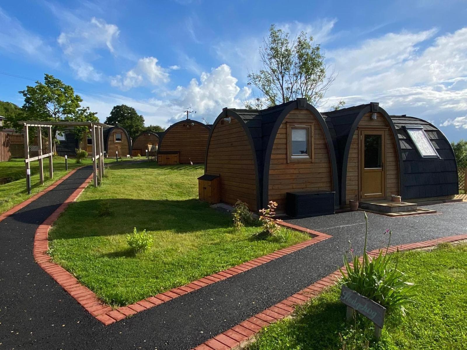 Hedgehog Glamping Pod School House Farm Hotel Leighton  Екстериор снимка